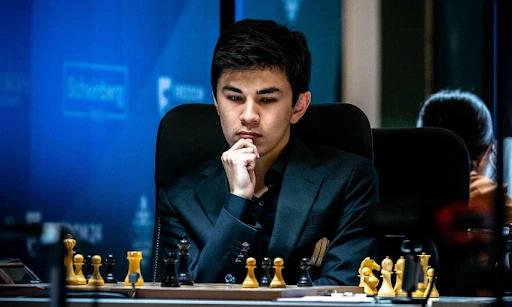 Sindarov giành quyền thách đấu nhanh với vua cờ Gukesh